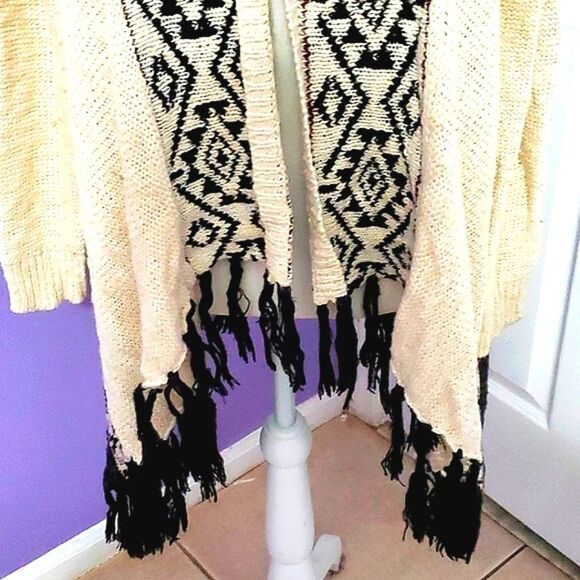 Cream & Black Boho Lagenlook Southwestern Asymmetrical Fringed Open Cardigan - Picture 3 of 10